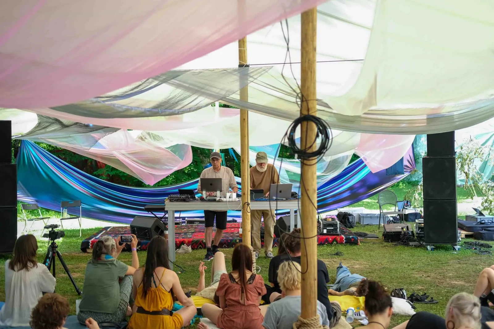 BBtrem: tremolo presentation to an audience on a lawn.